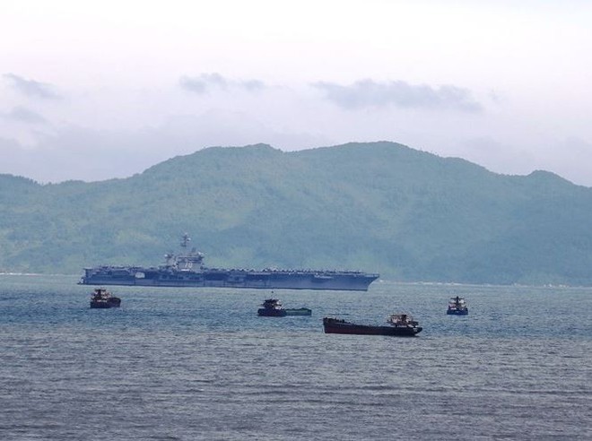 Hôm nay đại bàng vàng USS Carl Vinson của Hạm đội 7 Mỹ rời Đà Nẵng - Ảnh 7.