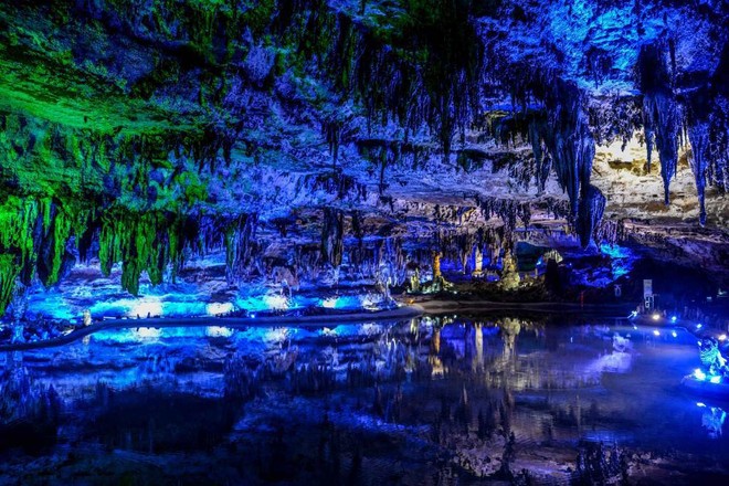 Vào hang động dài nhất châu Á, phát hiện nhiều sinh vật kỳ dị và cảnh tượng kỳ ảo - Ảnh 11.
