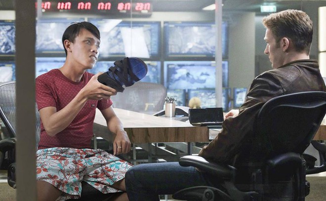 Người Việt duy nhất mặc quần hoa, đi dép lào xuất hiện trong cảnh phim bom tấn Hollywood - Ảnh 4.