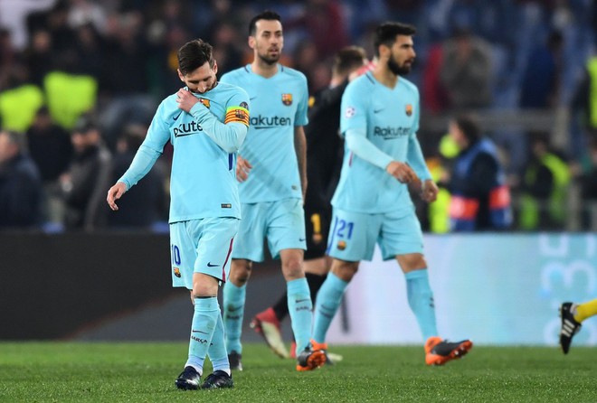 Ánh mắt bất lực, đáng thương của Messi khi Barca chia tay Champions League - Ảnh 1.