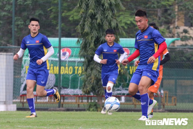 HLV Park Hang Seo cùng Park Ji Sung xem giò U19 Việt Nam - Ảnh 1.