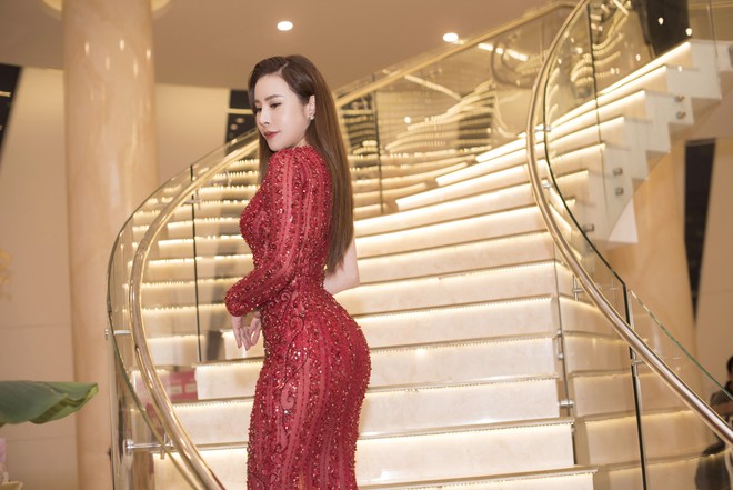 Hoa hậu Hoàng Dung khoe đường cong sexy - Ảnh 5.