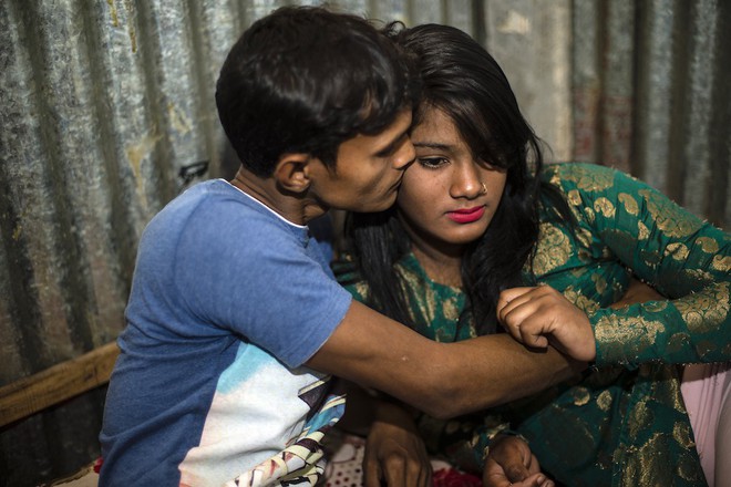 Những mảnh đời buồn tủi ở phố mại dâm 200 tuổi tại Bangladesh: Tảo hôn, tình dục vị thành niên và nhiều niềm hạnh phúc dở dang - Ảnh 6.