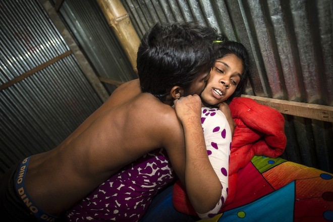 Những mảnh đời buồn tủi ở phố mại dâm 200 tuổi tại Bangladesh: Tảo hôn, tình dục vị thành niên và nhiều niềm hạnh phúc dở dang - Ảnh 9.