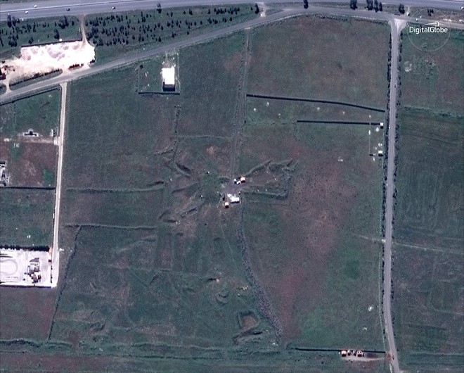 Hình ảnh vệ tinh mới nhất chứng minh Syria đã thiệt hại nặng nề sau vụ tấn công ngày 14/4 - Ảnh 2.