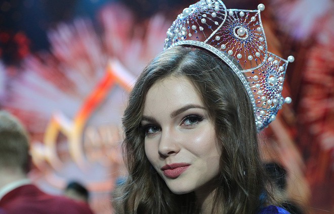 Sắc đẹp mỹ miều nhìn là mê luôn của Tân Hoa hậu Nga vừa đăng quang - Ảnh 1.