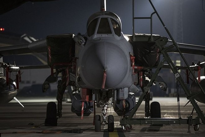 Hình ảnh máy bay chiến đấu Anh, Pháp xuất kích tấn công Syria - Ảnh 7.