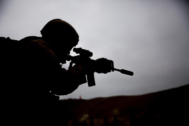 Ảnh: Thủy quân lục chiến Mỹ huấn luyện sử dụng thành thạo súng đạn - Ảnh 6.