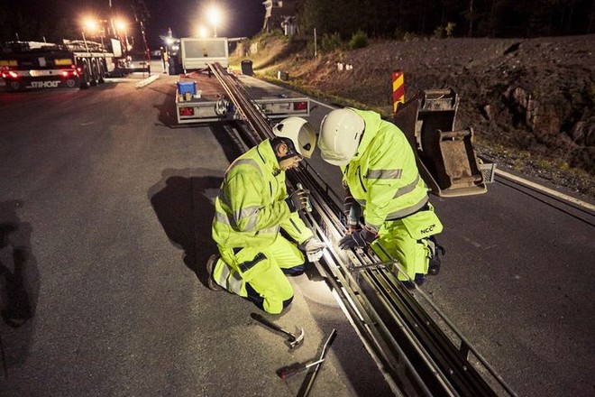 Thụy Điển mở đường cao tốc sạc điện đầu tiên trên thế giới - Ảnh 4.