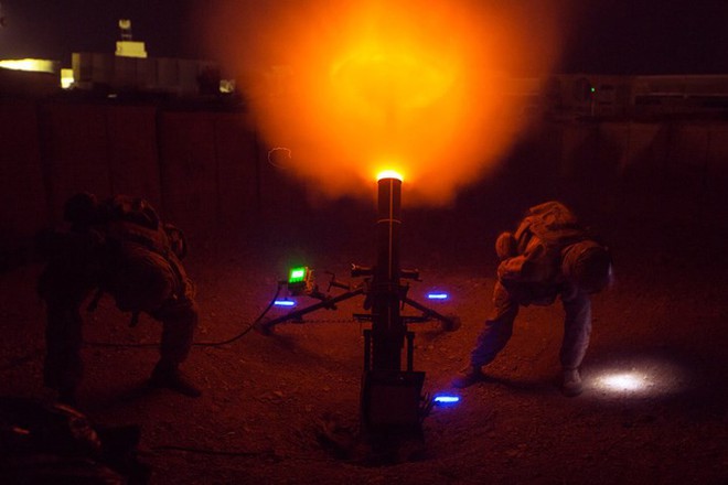 Hé lộ hình ảnh lính Mỹ âm thầm huấn luyện trong đêm - Ảnh 10.