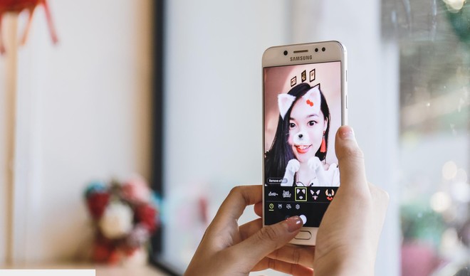 Trào lưu chụp ảnh selfie vẫn chưa có dấu hiệu hạ nhiệt - Ảnh 1.