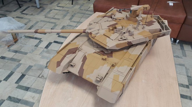 Quà lưu niệm với mức giá không tưởng đến từ nhà sản xuất xe tăng T-90 - Ảnh 1.