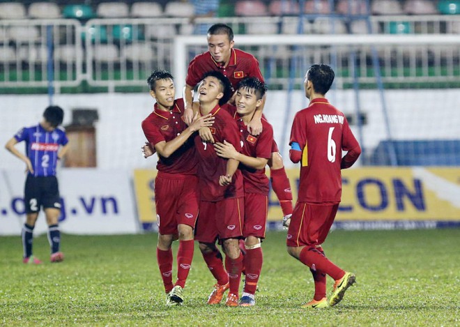 HLV Hoàng Anh Tuấn thay máu U19 Việt Nam, gọi lại Tony Lê Tuấn Anh - Ảnh 1.