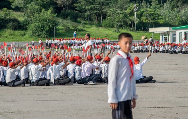 Chùm ảnh: Cuộc sống yên bình ở đất nước thần bí bậc nhất thế giới dưới ống kính của nhiếp ảnh gia Trung Quốc - Ảnh 20.