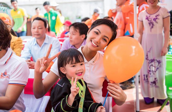 Hoa hậu Hoàn vũ HHen Niê bất ngờ phải nhập viện vì ngộ độc thực phẩm - Ảnh 3.