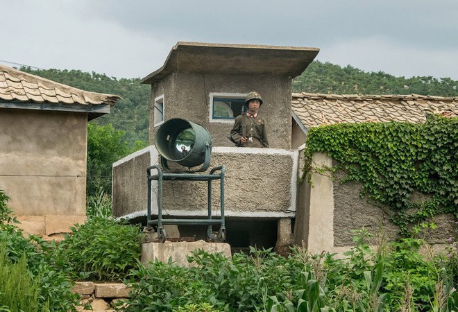 Chùm ảnh: Cuộc sống yên bình ở đất nước thần bí bậc nhất thế giới dưới ống kính của nhiếp ảnh gia Trung Quốc - Ảnh 22.