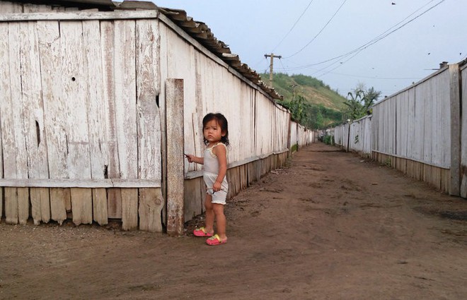 Chùm ảnh: Cuộc sống yên bình ở đất nước thần bí bậc nhất thế giới dưới ống kính của nhiếp ảnh gia Trung Quốc - Ảnh 5.