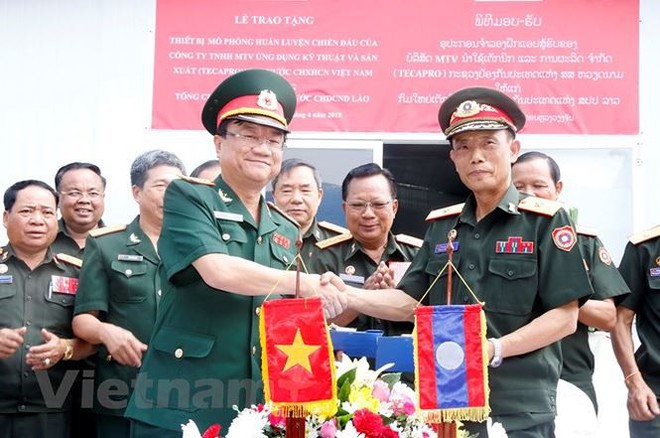 Việt Nam bàn giao trung tâm mô phỏng chiến đấu cho quân đội Lào - Ảnh 1.