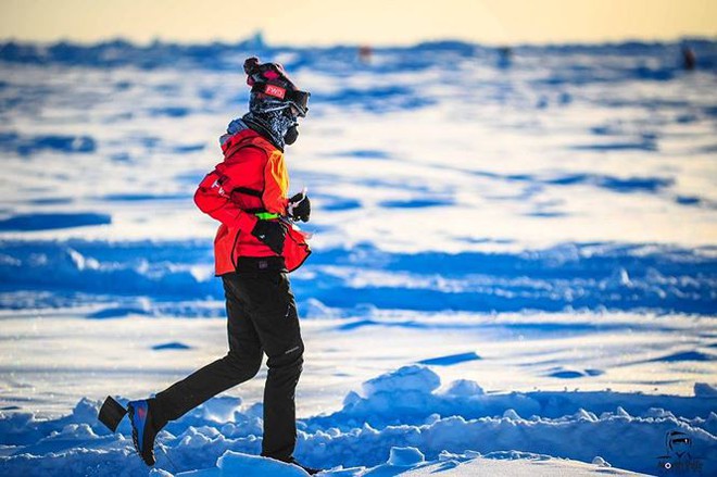 Cô gái Sài Gòn chạy hơn 10 tiếng dưới cái lạnh âm 32 độ ở Bắc Cực - Ảnh 4.