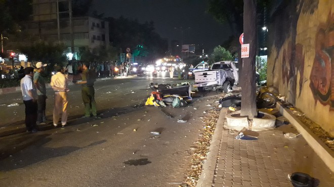 Xe bán tải tông 6 xe máy, 1 nạn nhân tử vong, nhiều người bị thương ở Sài Gòn - Ảnh 5.