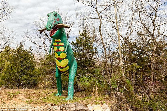 Ám ảnh công viên khủng long bị bỏ hoang ở Mỹ - Ảnh 2.