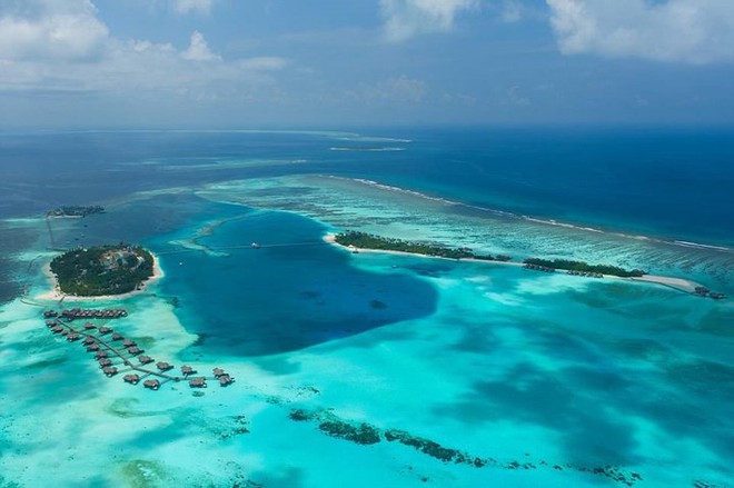 Bạn có muốn ngủ cùng cá trong biệt thự sang chảnh dưới biển Maldives - Ảnh 7.