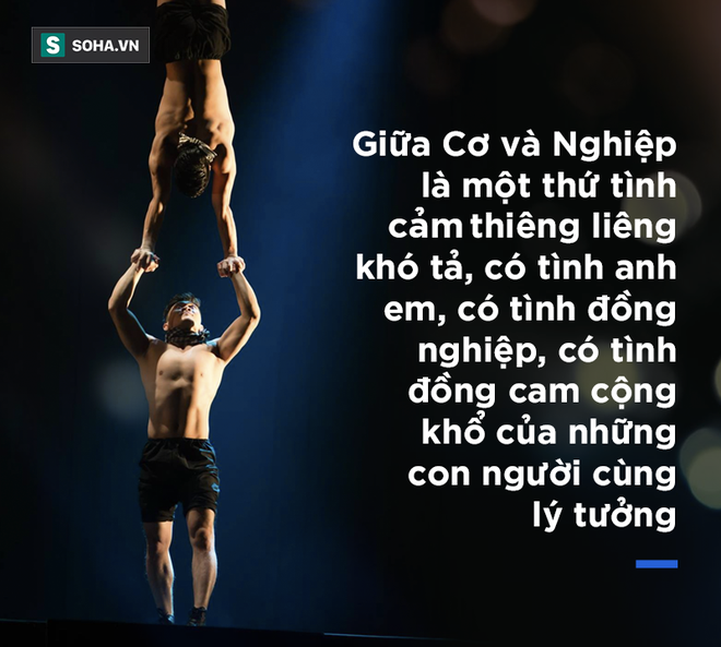 Cơ - Nghiệp: Nước mắt 2 người đàn ông vừa bước ra ánh sáng Britains Got Talent - Ảnh 1.