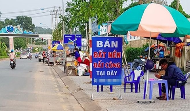 Vé bay “đặc khu” khan hiếm, tăng chóng mặt vì cơn sốt đất? - Ảnh 1.