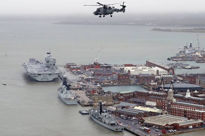 Cận cảnh tàu sân bay mới nhất và mạnh nhất của hải quân Anh - Ảnh 15.