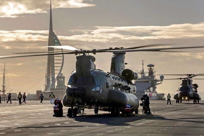 Cận cảnh tàu sân bay mới nhất và mạnh nhất của hải quân Anh - Ảnh 17.