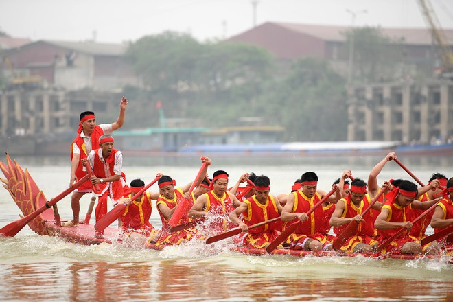 Cận cảnh Lễ hội bơi chải gay cấn, quyết liệt trên sông Lô - Ảnh 14.