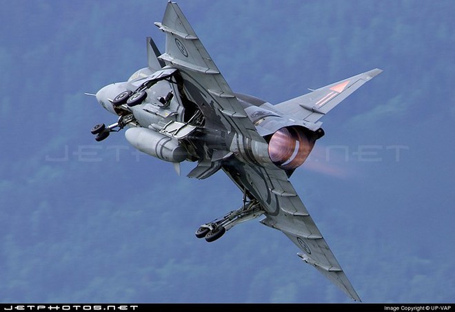 Saab 37 Viggen - Chiến binh mở đường cho dòng chiến cơ siêu cơ động - Ảnh 2.