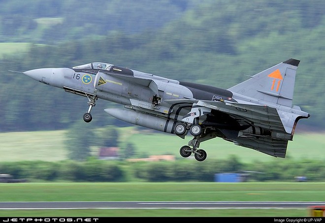 Saab 37 Viggen - Chiến binh mở đường cho dòng chiến cơ siêu cơ động - Ảnh 7.