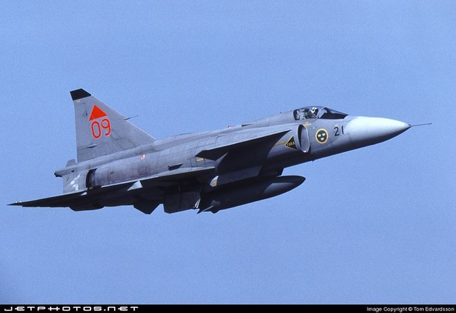 Saab 37 Viggen - Chiến binh mở đường cho dòng chiến cơ siêu cơ động - Ảnh 8.