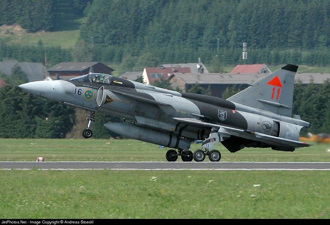 Saab 37 Viggen - Chiến binh mở đường cho dòng chiến cơ siêu cơ động - Ảnh 10.