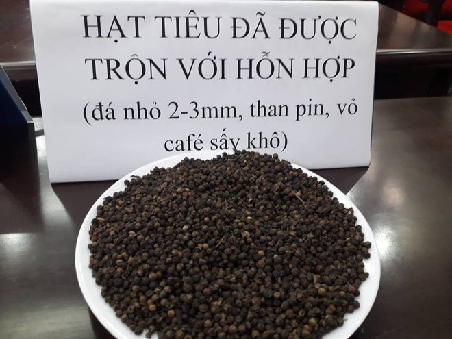 Công an Đắk Nông: Phế phẩm cà phê nhuộm pin con Ó được bán với giá 9.000 đồng/kg - Ảnh 3.