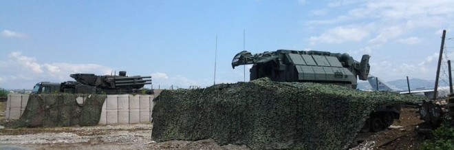 Hệ thống tên lửa phòng không Tor M2 của Nga lần đầu lộ diện tại Syria - Ảnh 1.