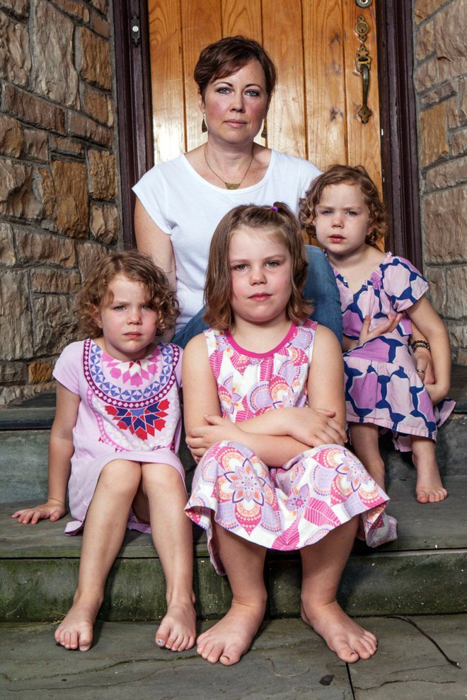 Bà mẹ suýt khiến cả 3 con gái tử vong chỉ vì bài trừ vắc-xin - Ảnh 1.