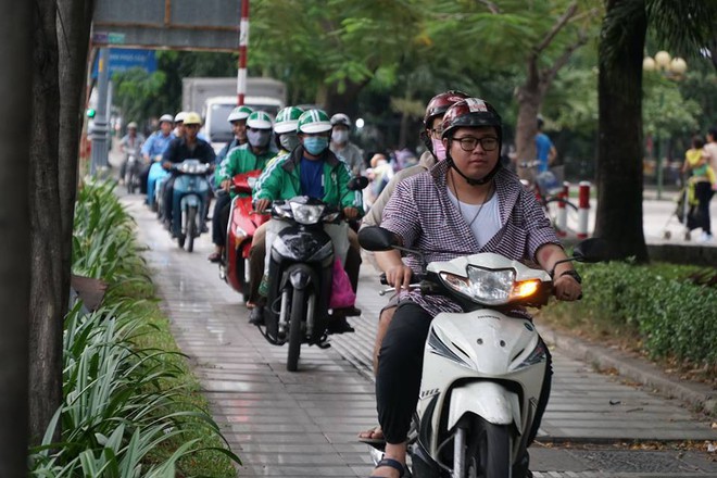 3 ô tô tông liên hoàn, cửa ngõ sân bay Tân Sơn Nhất kẹt cứng  - Ảnh 5.