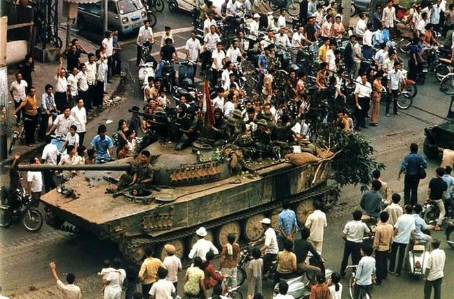 Trận kịch chiến giữa những xe tăng Mỹ chế tạo ở cầu Bông: Đại quân thẳng tiến về Sài Gòn - Ảnh 4.
