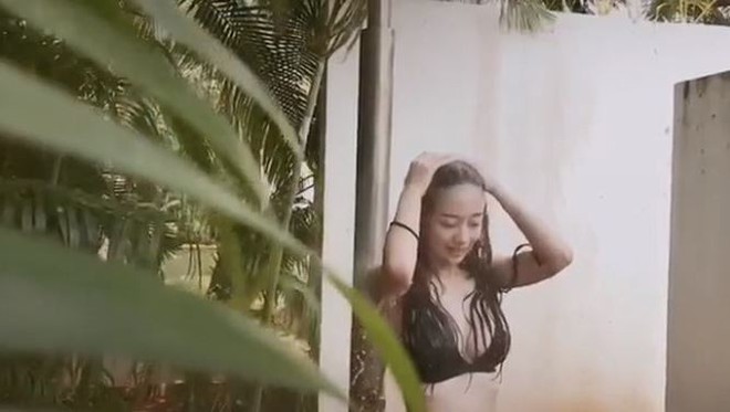Vừa đầu hè, loạt mỹ nhân Việt đã ‘đốt mắt’ fan với bikini nóng bỏng   - Ảnh 9.