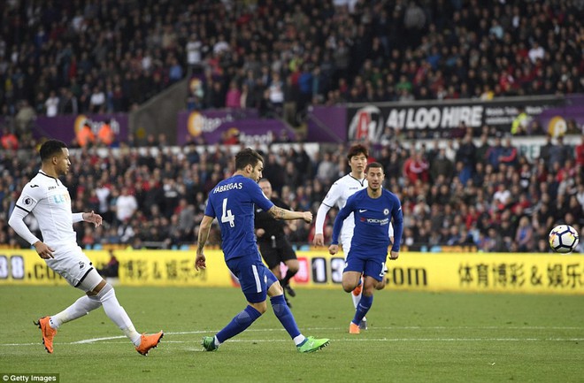 Phung phí cơ hội, Chelsea nhọc nhằn cầm 3 điểm rời Liberty Stadium - Ảnh 3.