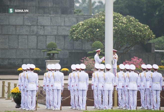 Xúc động lễ thượng cờ tại Quảng trường Ba Đình nhân ngày 30/4 - Ảnh 10.