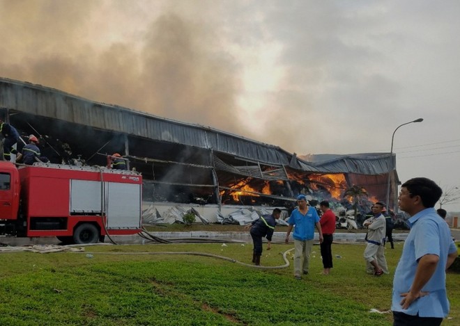Đang cháy lớn tại khu công nghiệp ở Quảng Ninh - Ảnh 2.