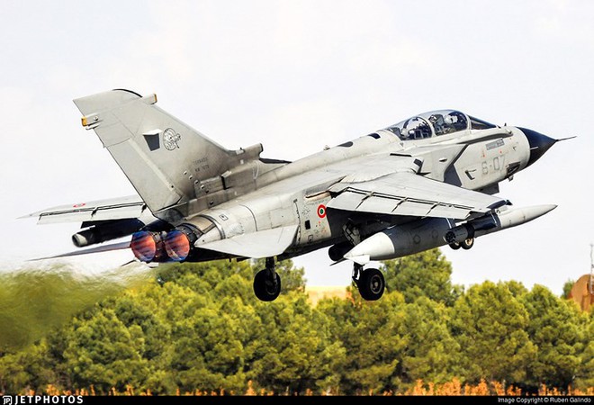 Panavia Tornado - Chiến cơ biểu tượng của không quân châu Âu bị bỏ rơi - Ảnh 3.
