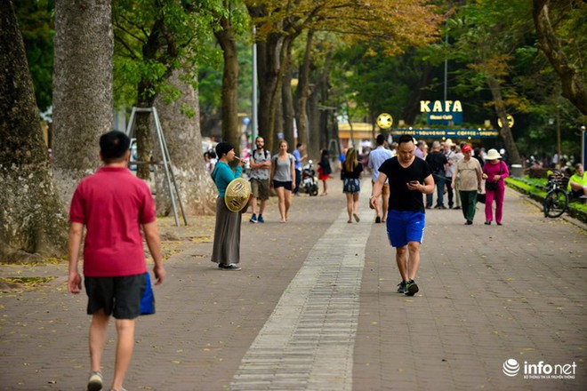 Cận cảnh vỉa hè Hồ Gươm trước ngày thay áo mới - Ảnh 12.