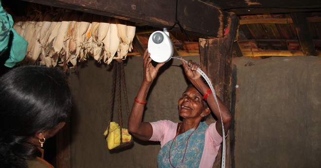 Đèn điện, đèn Mặt trời... và giờ nhân loại có cả đèn chạy bằng trọng lực - Ảnh 6.