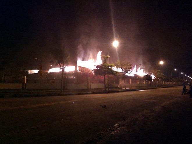 Đang cháy lớn tại khu công nghiệp ở Quảng Ninh - Ảnh 8.