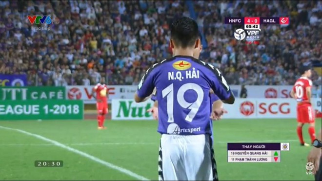 Đây là hình ảnh của cầu thủ U23 Việt Nam nhận nghìn like trong trận Hà Nội gặp HAGL - Ảnh 4.