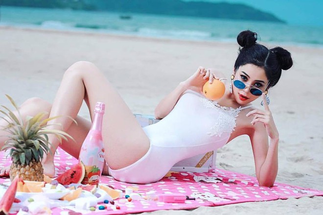 Đọ độ nóng bỏng trong trang phục bikini của chị em sinh đôi Nam Anh, Nam Em - Ảnh 13.